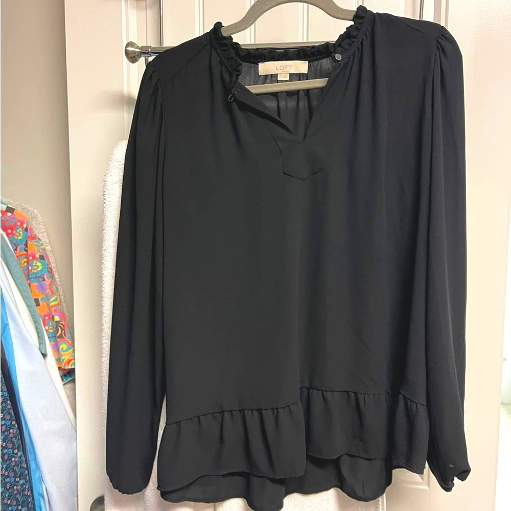 LOFT Women's Black Ruffle Top Size Medium